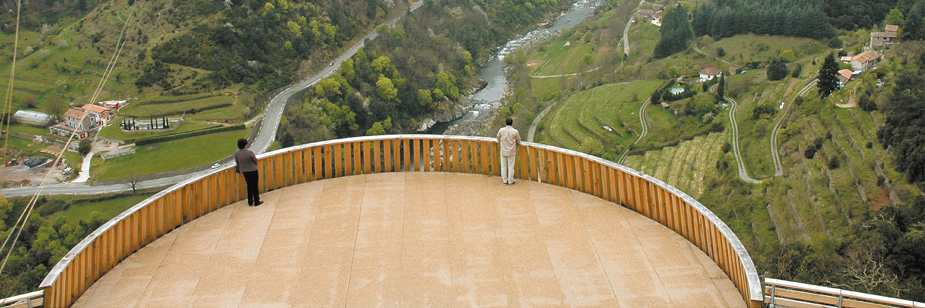 Structure - Belvédère de Saint-Michel-de-Chabrillanoux (07)